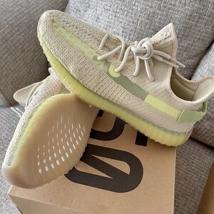 BRAND NEW Adidas YZY 350 V2 in Beige and Yellow